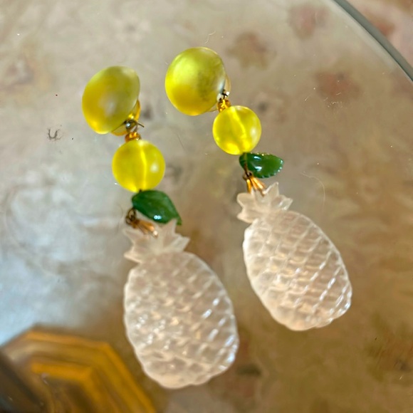 Vintage Pineapple Yellow & Frosted Lucite Dangle Earrings - Picture 2 of 3